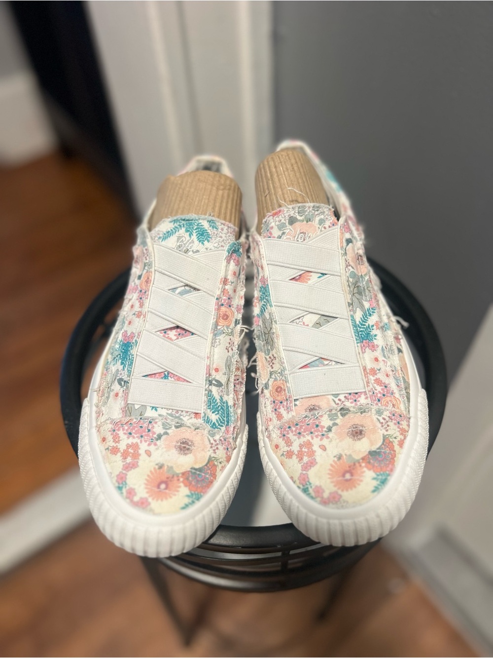 Malibu Kids Floral Slip-On Sneakers in Pink, Teal & Cream size 8